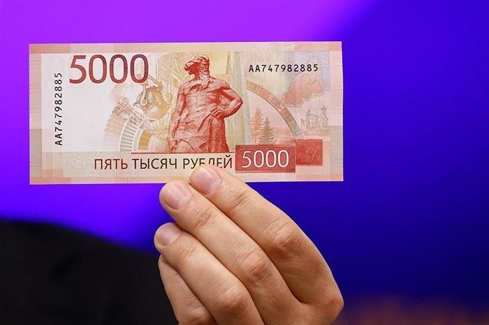 Как отличить новые 5000-рублевые купюры от подделок. Полная инструкция.