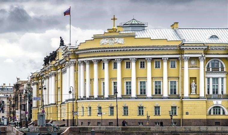 Что постановил Конституционный суд в отношении юридического образования защитников?