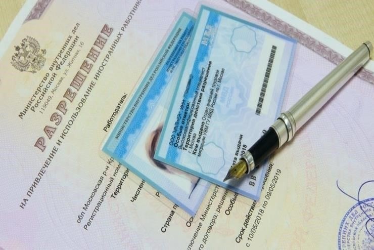 После получения разрешения на работу гражданин Беларуси может обратиться за рабочей визой в российское консульство в Беларуси. Виза обычно выдается на срок действия рабочего контракта. После получения визы работник может легально въехать в Россию и приступить к работе в соответствии с условиями подписанного договора.